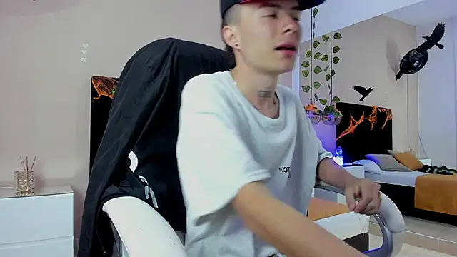 Nascary Fox online show from October 13, 7:42 pm