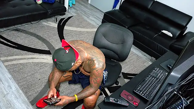 SLANGONDEMHOES online show from December 21, 6:05 pm