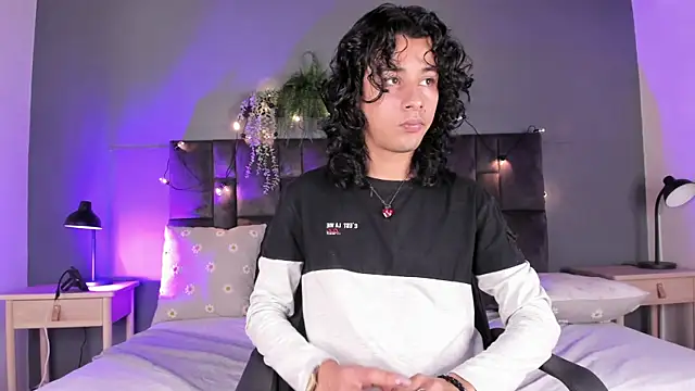 BenjiFiore  online show from October 2, 7:51 pm
