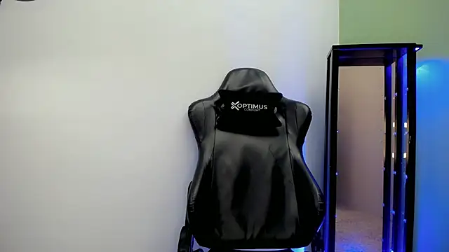 dilan hott  online show from December 1, 7:39 pm