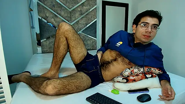 AronWilde online show from October 2, 6:39 am