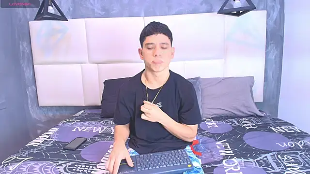 aron twink66 online show from October 6, 3:17 pm