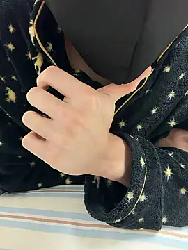 hijin11415 online show from December 14, 1:29 pm