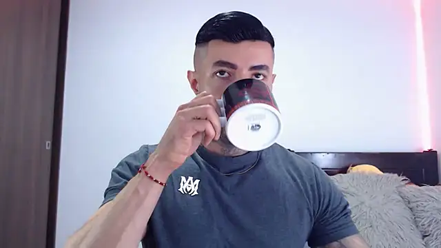 andrea de lucaa online show from December 22, 3:14 am