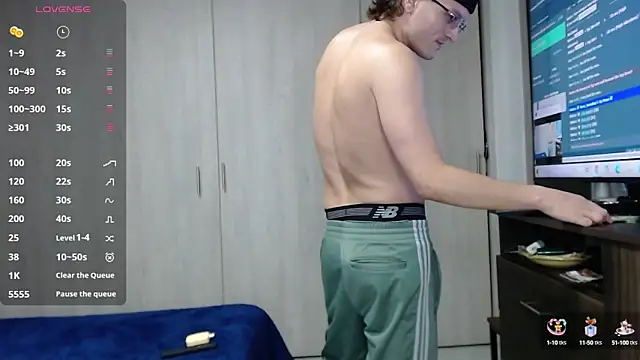 Snapshot of steve_hornyboy chatting on October 4, 12:27 am steve hornyboy online show from October 4, 12:27 am