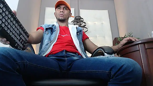 Snapshot of Sander_ath chatting on October 1, 1:26 pm Sander ath online show from October 1, 1:26 pm
