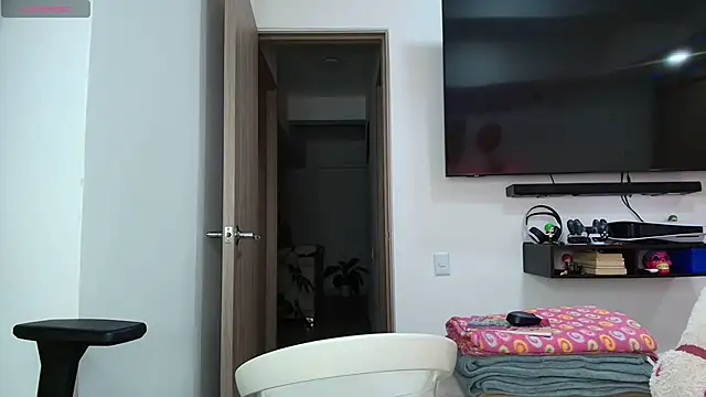 brunothompson3 online show from December 3, 3:34 am