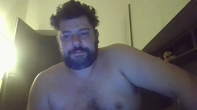 giuseppelovisi85 online show from October 2, 5:44 am
