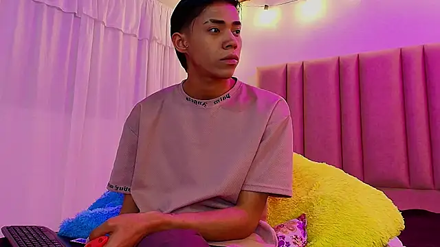 camilo nom online show from October 24, 4:14 am