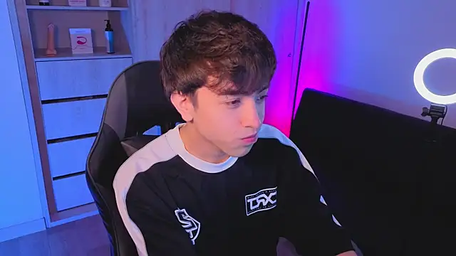 onlinenico online show from October 17, 8:02 pm