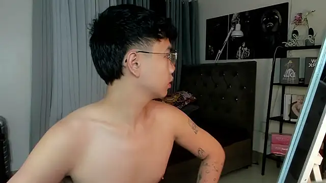 mightyhotcock online show from October 3, 5:40 pm