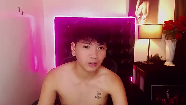 Snapshot of Asianbluefuckerrrr chatting on September 23, 10:58 am Asianbluefuckerrrr online show from September 23, 10:58 am