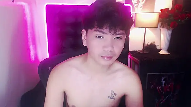 Snapshot of Asianbluefuckerrrr chatting on September 22, 5:51 am Asianbluefuckerrrr online show from September 22, 5:51 am