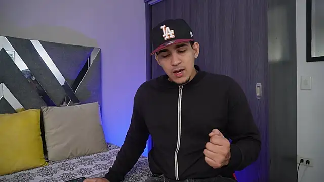 massimo vidal  online show from October 13, 1:06 pm