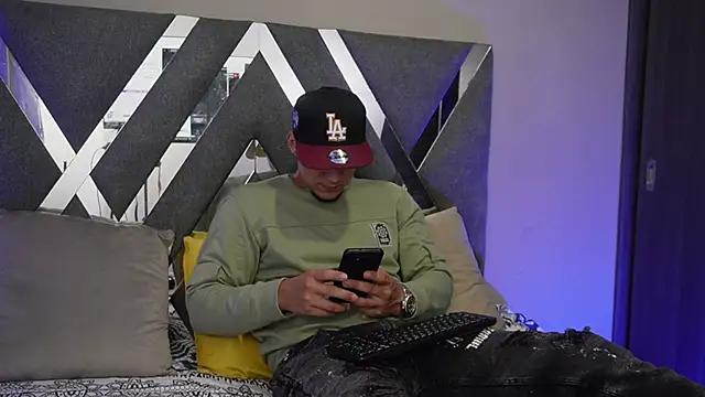 massimo vidal  online show from October 15, 1:46 am