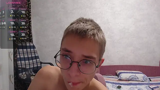 glasses cat online show from October 3, 12:26 am