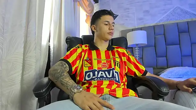 liaamsmiith  online show from October 21, 12:30 pm