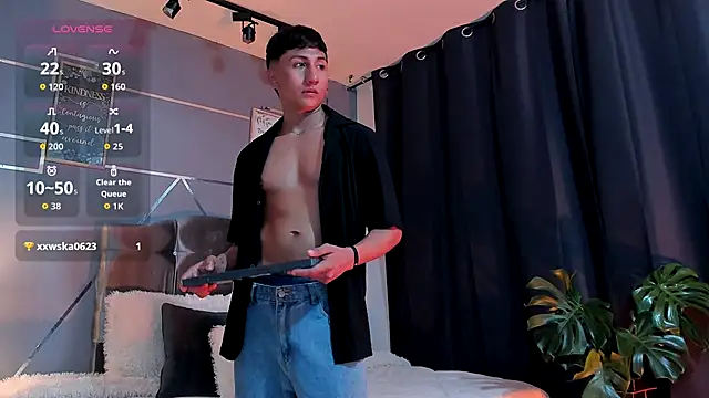 oliver mr  online show from December 1, 9:29 pm