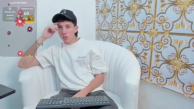 LittleDanny  online show from November 15, 7:05 pm