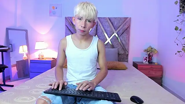 Hyunjin Son online show from March 11, 12:56 pm