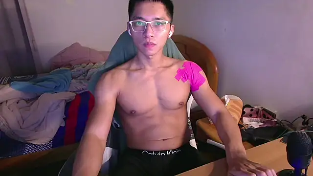 iron0401 online show from February 26, 5:14 pm