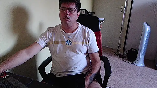 blueandwhite1 online show from October 13, 4:46 pm