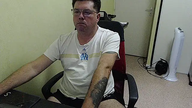 blueandwhite1 online show from October 14, 8:16 pm