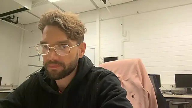 SweetBoyToy online show from September 26, 12:30 am