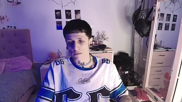 2cyboy  online show from November 22, 4:12 am