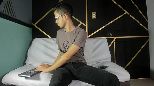 logan rogers  online show from October 3, 1:05 pm