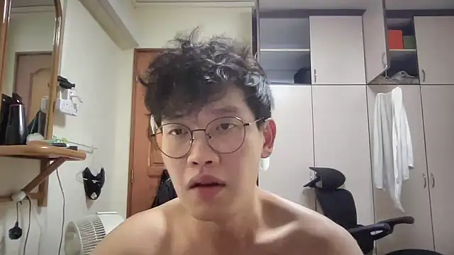 Snapshot of Passionatetwink2 chatting on October 9, 10:53 am Passionatetwink2 online show from October 9, 10:53 am