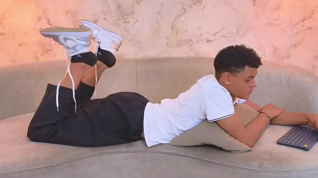 Valentino Thompson online show from October 14, 8:05 pm