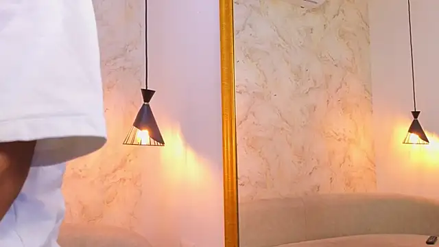 Valentino Thompson online show from November 5, 7:49 pm