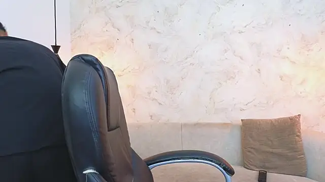 Valentino Thompson online show from November 4, 7:48 pm