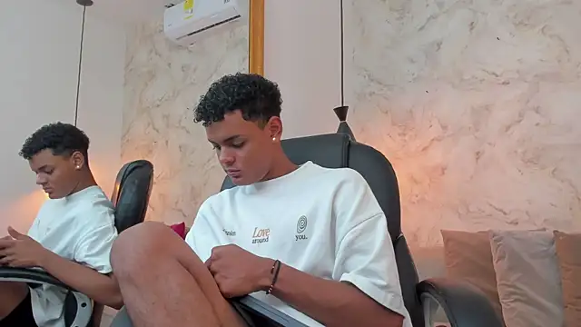 Valentino Thompson online show from November 14, 8:43 pm