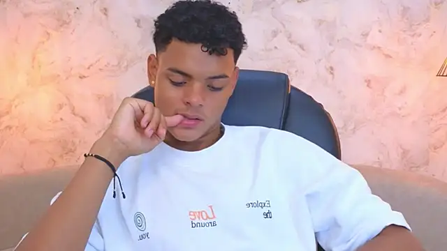 Valentino Thompson online show from October 27, 8:00 pm