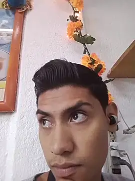 aispuro8505 online show from October 15, 11:01 pm