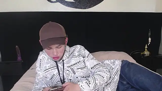 Snapshot of Aaron_Fordd chatting on September 20, 9:15 pm Aaron Fordd online show from September 20, 9:15 pm