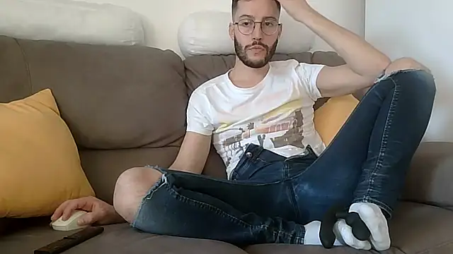 Amicisegreti online show from April 4, 4:15 pm