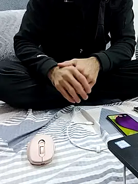 yazinyazin1 online show from December 13, 9:10 pm