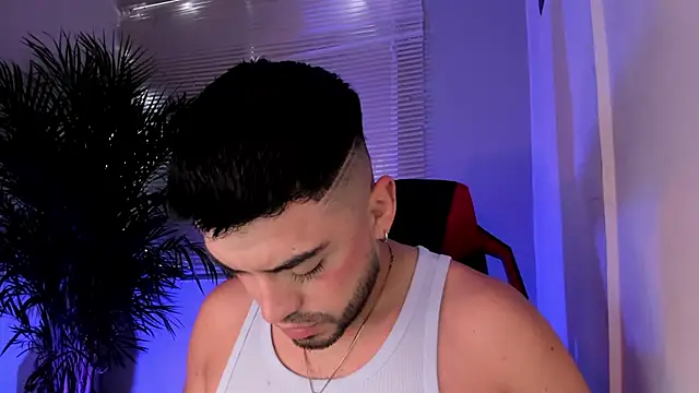 Alexander Diiaz online show from October 20, 1:26 pm