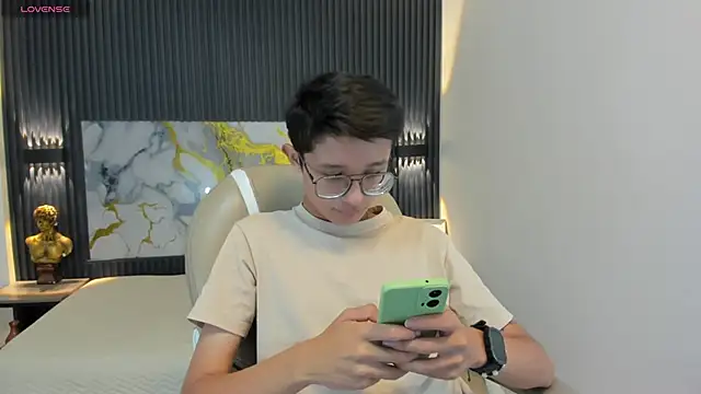 SantiagoRusso18 online show from October 18, 12:10 pm