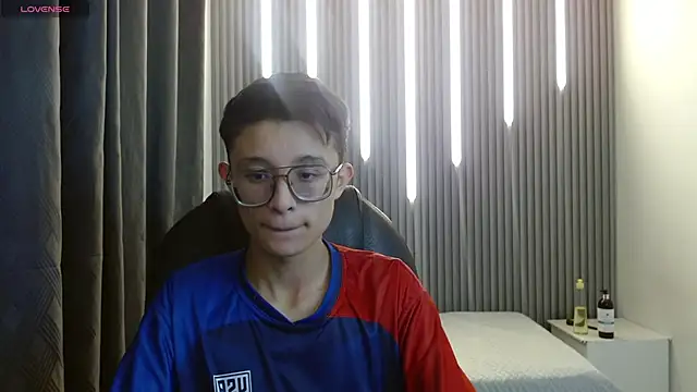 SantiagoRusso18 online show from February 20, 6:26 am