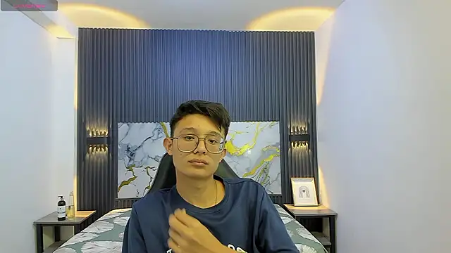 SantiagoRusso18 online show from February 12, 8:26 pm