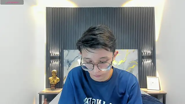 SantiagoRusso18 online show from October 8, 3:38 pm