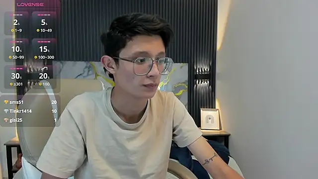 SantiagoRusso18 online show from October 13, 4:02 pm