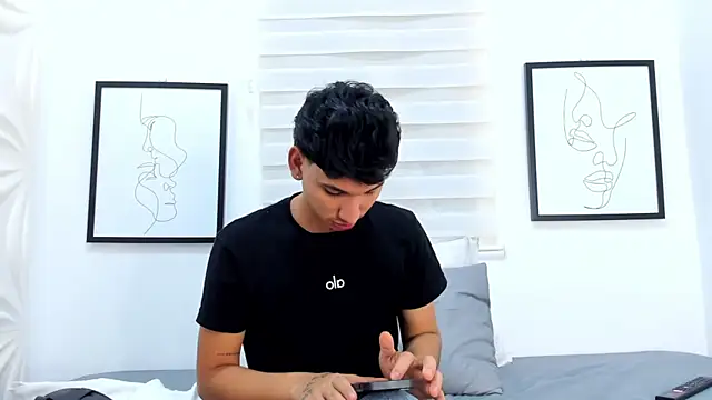 axel alvareez online show from September 17, 6:03 am