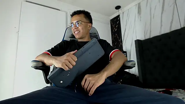 aston xvera online show from November 8, 3:54 am