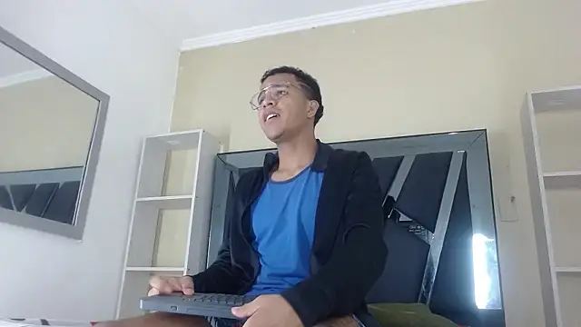 aston xvera online show from November 11, 1:05 pm