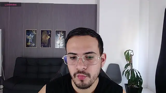 Arontrey21 online show from September 13, 7:15 pm